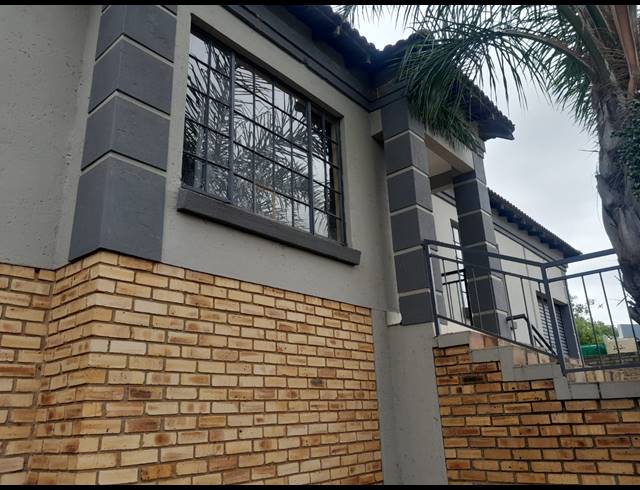 3 BEDROOM HOUSE FOR SALE IN GEELHOUTPARK